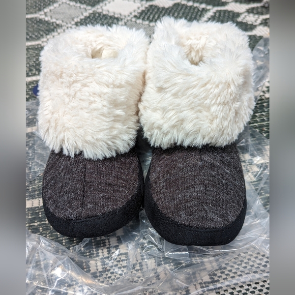 NWT Small 5/6 Women's Isotoner Marisol Faux Fur Slipper - Picture 2 of 10